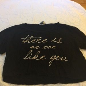 Black cropped graphic tee